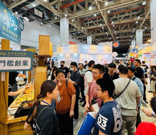「輕資金創業」成加盟展焦點 炸物搭配酸椒魚湯吸引創業族關注