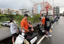 花工學生善行溫暖街頭 協助補胎救傷贏得好評