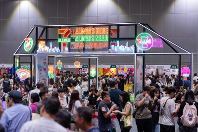 7-Eleven連續兩年在亞博館舉辦展覽活動,邀請團隊成員出席,深入了解公司發展方向及產品趨勢。 7-Eleven連續兩年在亞博館舉辦展覽活動,邀請團隊成員出席,深入了解公司發展方向及產品趨勢。