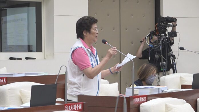 蕭志潔關心社會福利 盼愛心敬老卡再加碼