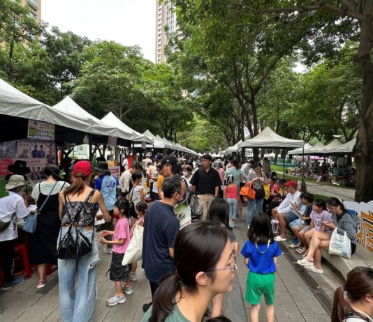村水保署臺中分署5/23-24在台中草悟道舉辦《五月瘋藍莓～農村水保樂園》活動，吸引許多民眾參與。(圖/農村水保署臺中分署)