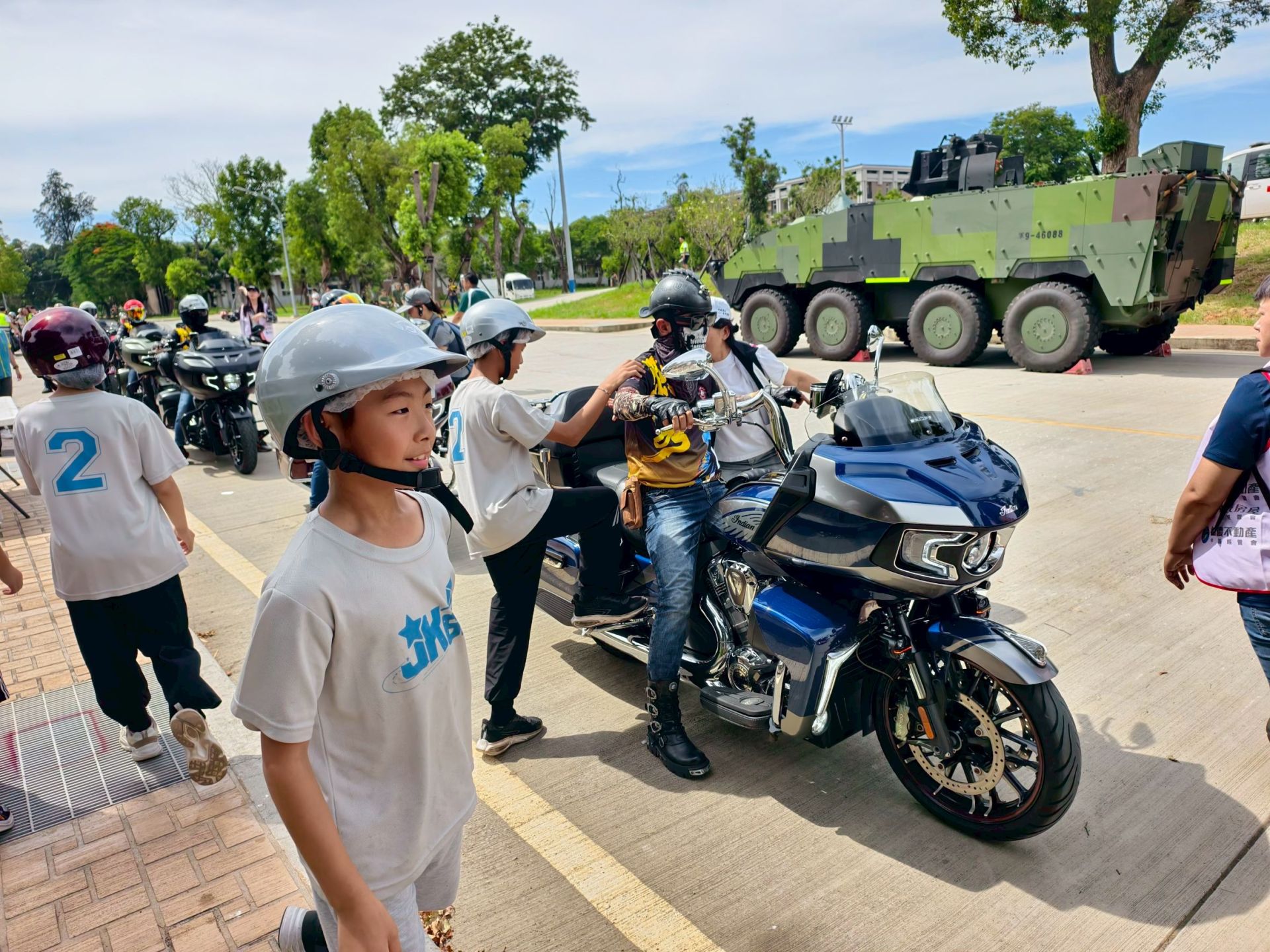 鐵騎同行進營區 建功國小攜手東山高中推動全民國防教育