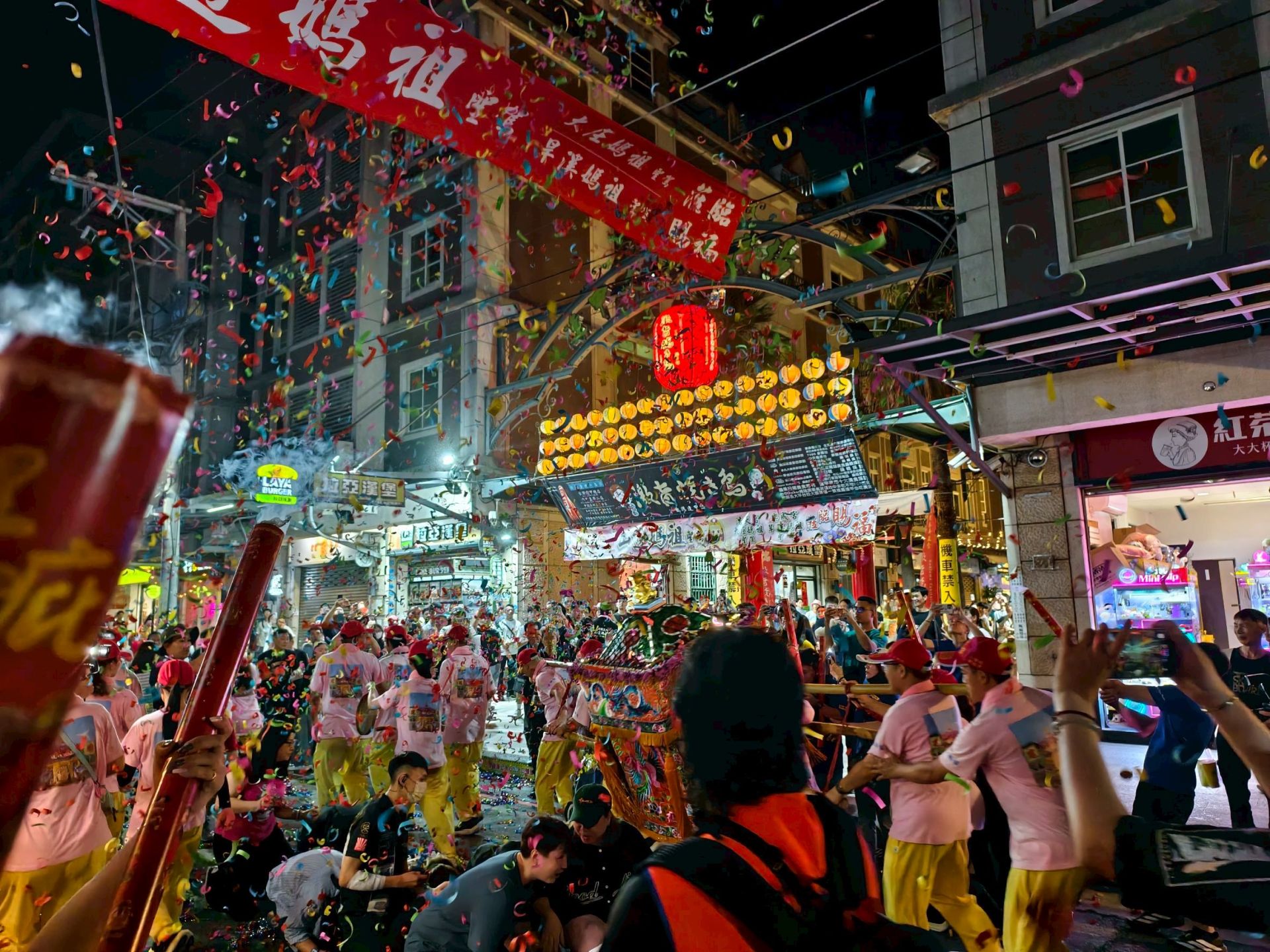 逢甲夜市被媽祖人潮攻陷!激旨燒鳥迎山邊媽 現場宛如遶境嘉年華