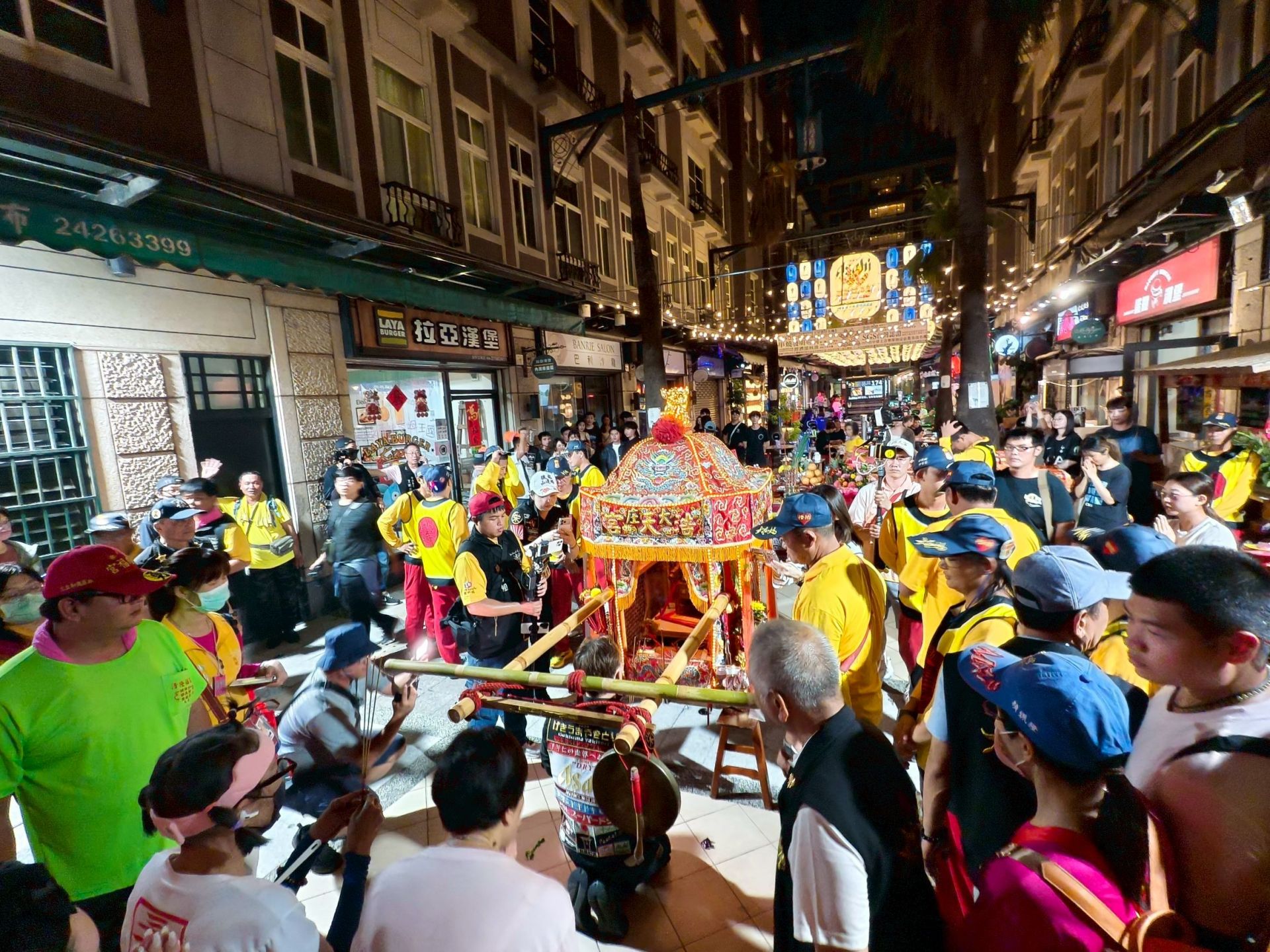 逢甲夜市被媽祖人潮攻陷!激旨燒鳥迎山邊媽 現場宛如遶境嘉年華