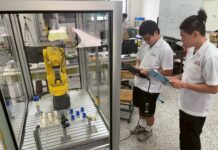 花蓮高工機器人培訓再升級 傑出校友莊子壽捐贈200萬元機械手臂
