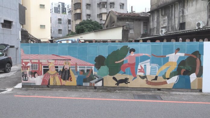 新興里社區營造 陶板彩繪土地公保佑民眾