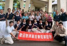 佛誕瑞氣滿榮家 慈濟浴佛車助長輩澄淨心靈