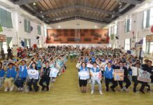 賴香伶化身「糖量小偵探」席地開講 苗栗學童潔牙賽大秀魔法魅力