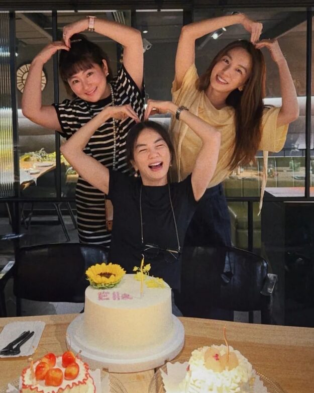 S.H.E合體為Ella慶生。(圖/翻攝Ella IG)