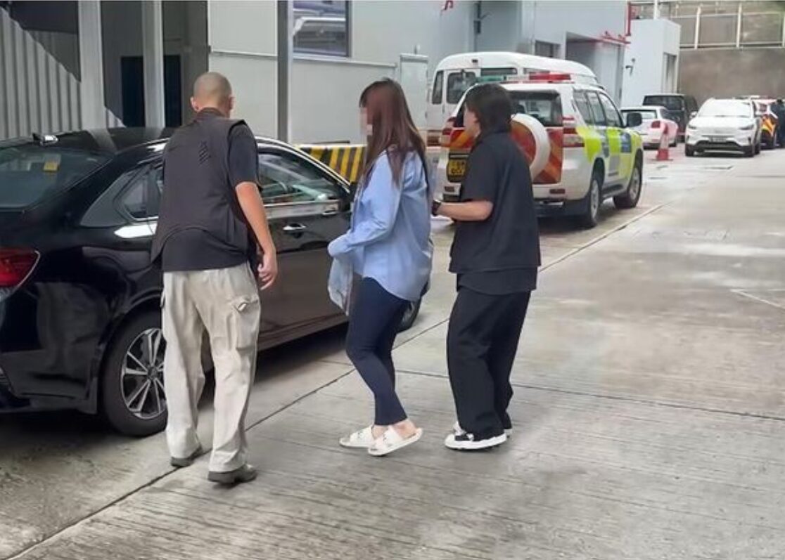 香港警方釋出AV女優素海霖遭捕的照片。（圖／香港警方）