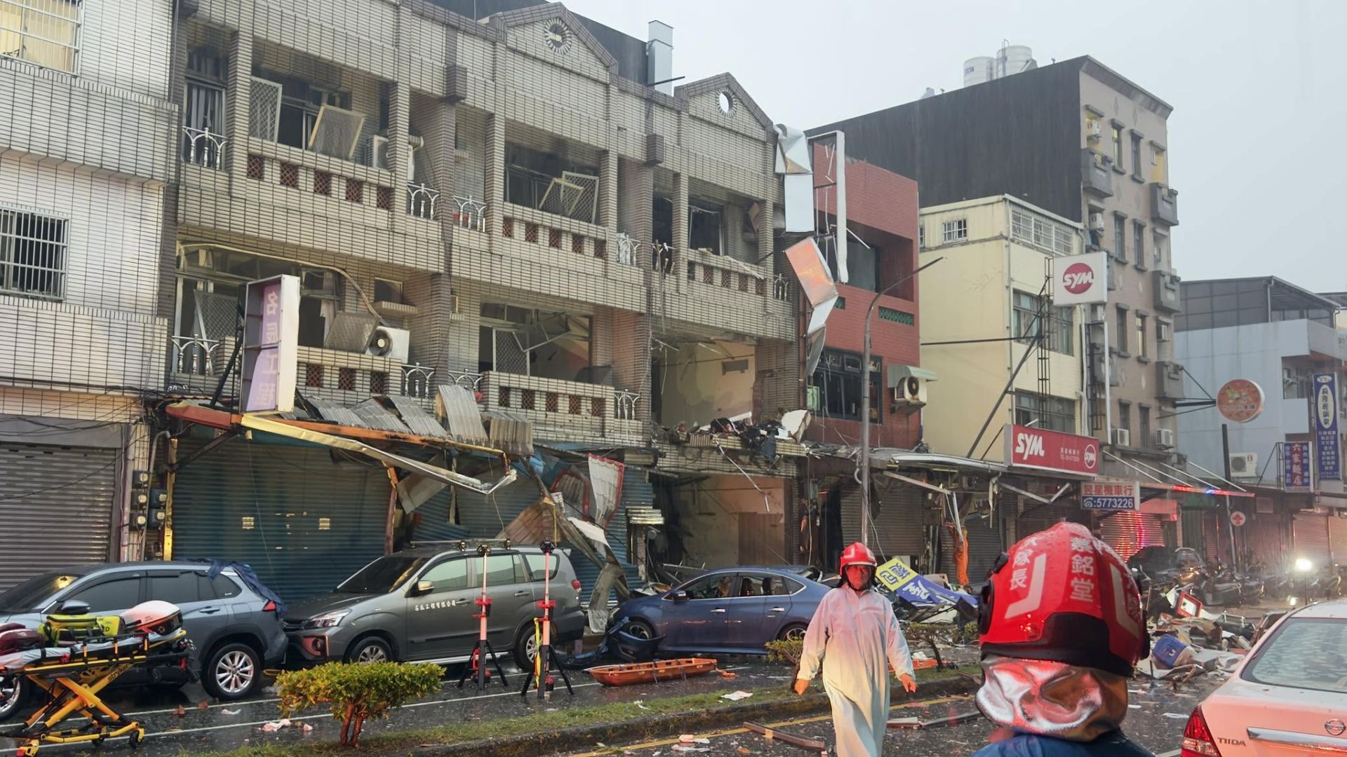快訊/新竹高翠路傳巨大爆炸聲 民宅嚴重毀損 警消全力搶救中
