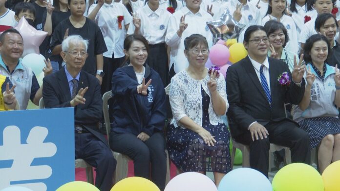 新竹國小畢典 傑出校友李遠哲返校獻祝福