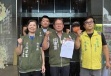 影音/創黨黨員再也待不下去 邱建富親送退黨申請
