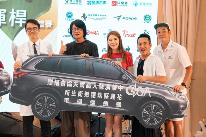 ▲左2起 游鴻明、胡盈禎、民雄、姚元浩以實際行動支持公益，為偏鄉醫療盡一份心力。(圖/OSGA中華演藝人高爾夫協會提供)
