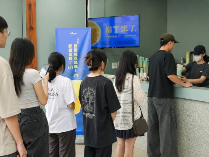 ml1SJkUrHGUnZGk46JTR ▲夏季飲品柳丁系列新品上市,門市湧現排隊購買人潮。