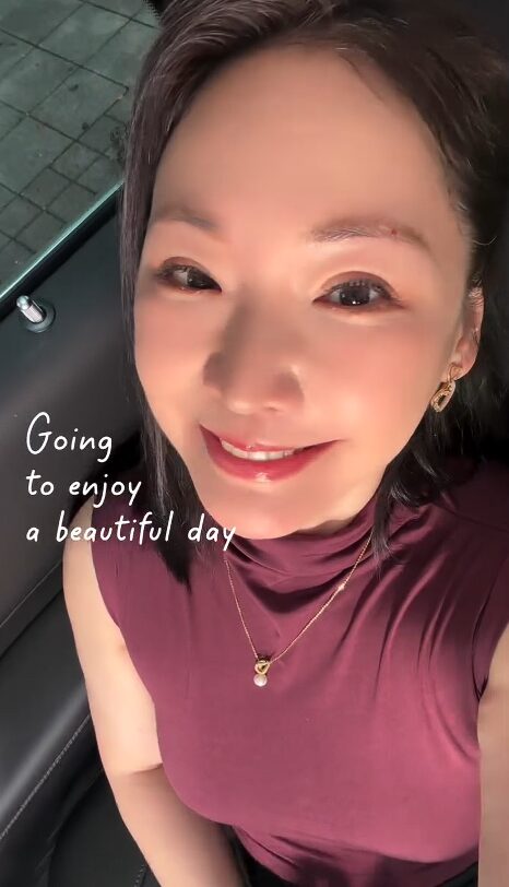 王俐人拍寫真,嘗試平常不會穿的服裝風格。(圖/翻攝王俐人IG)