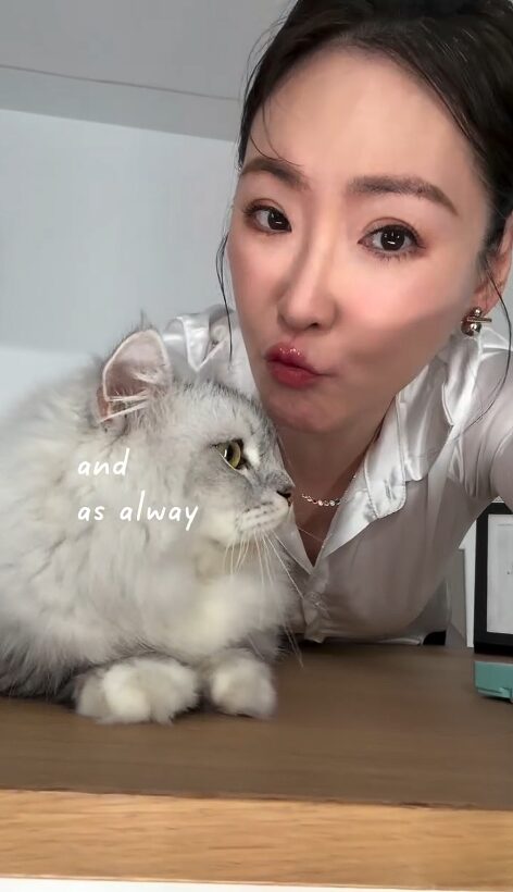 王俐人拍寫真,嘗試平常不會穿的服裝風格。(圖/翻攝王俐人IG)