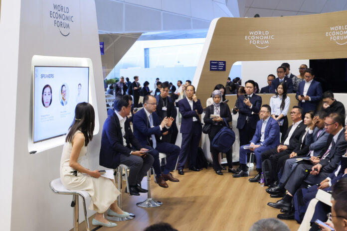 783078-SummerDavos-XTransfer-jpg