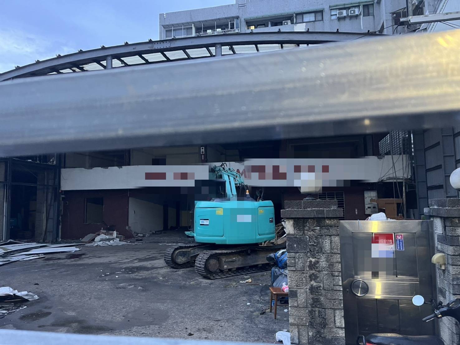 台中太平拆屋意外！28歲工人3米高摔落　送醫搶救仍不治