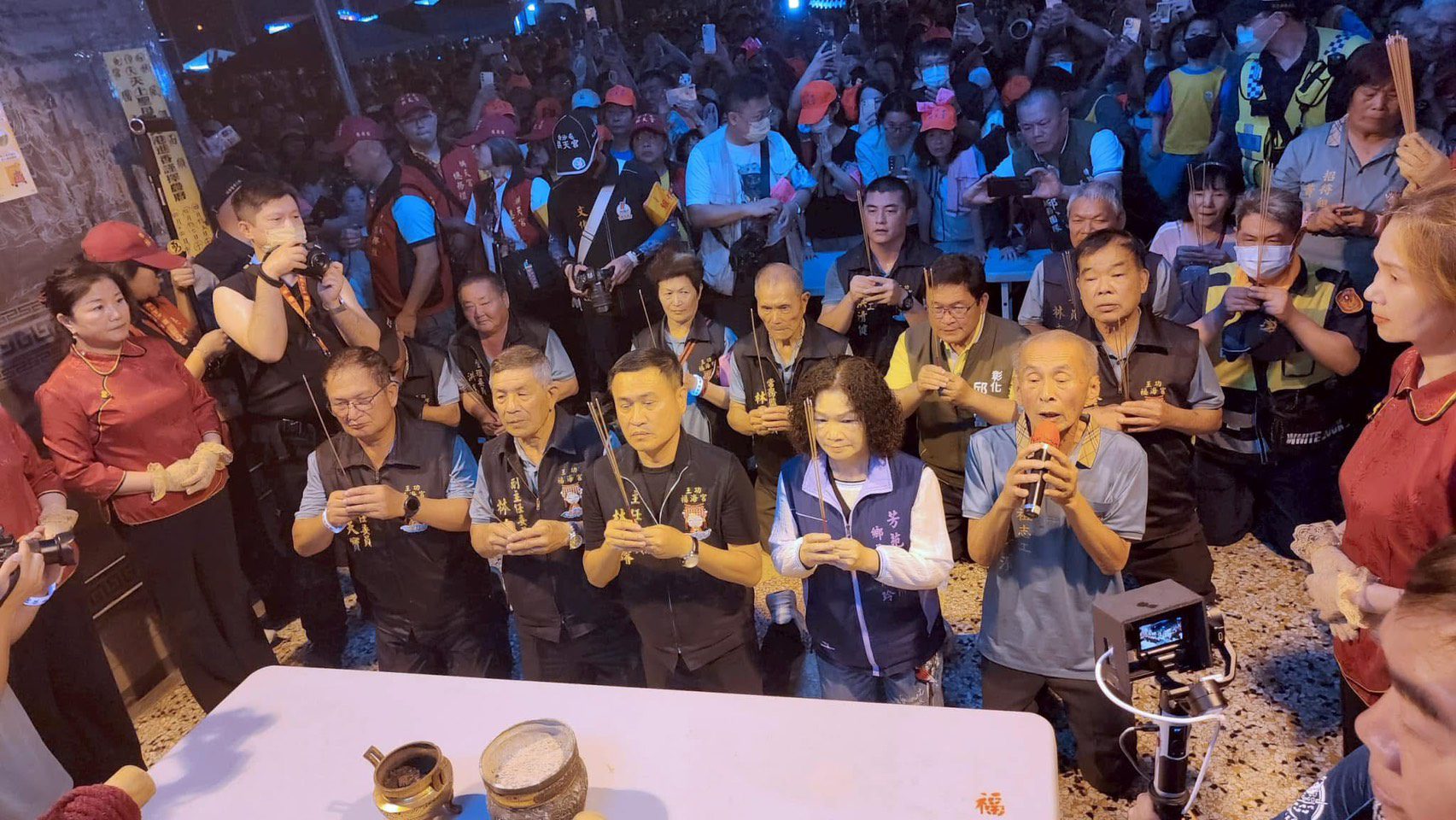 影音/白沙屯媽祖於芳苑鄉福海宮受數萬信徒熱情歡迎