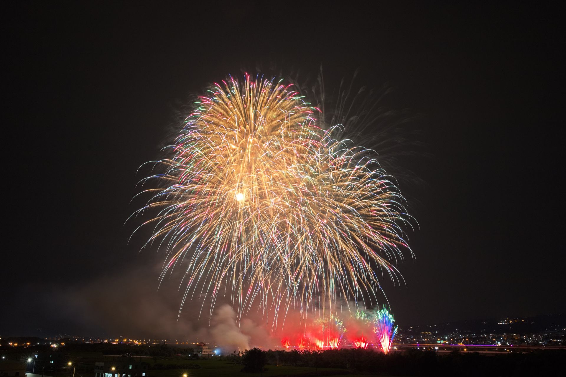 南投首辦國慶焰火　4.3萬發煙火照亮台灣之心