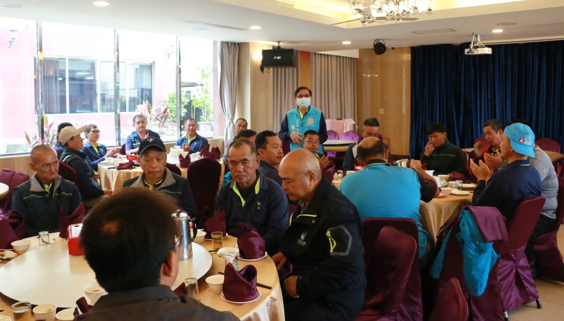 花蓮市國廣興大飯店宴請清潔隊員們，肯定終年辛勞。（圖∕市公所提供）