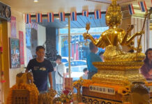 四面佛香火旺 年輕族群湧入祈願求好運