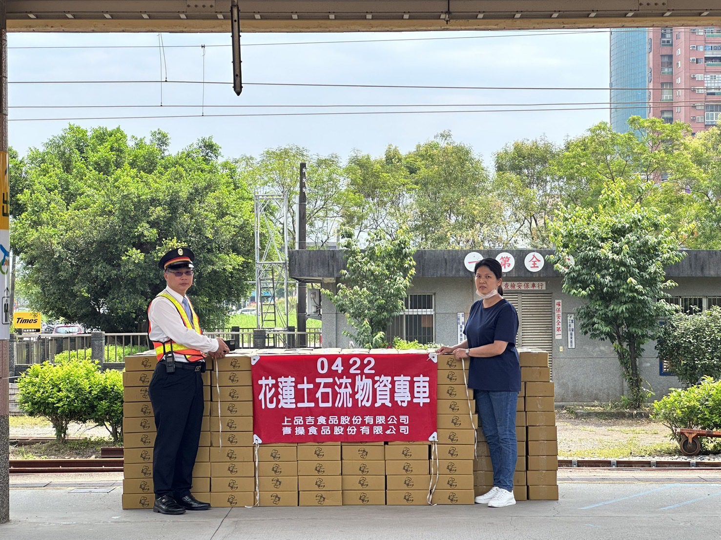 青操食品、上品吉食品聯袂送愛到花蓮　3千包白沙屯媽祖聯名燉飯台鐵羅東站出發