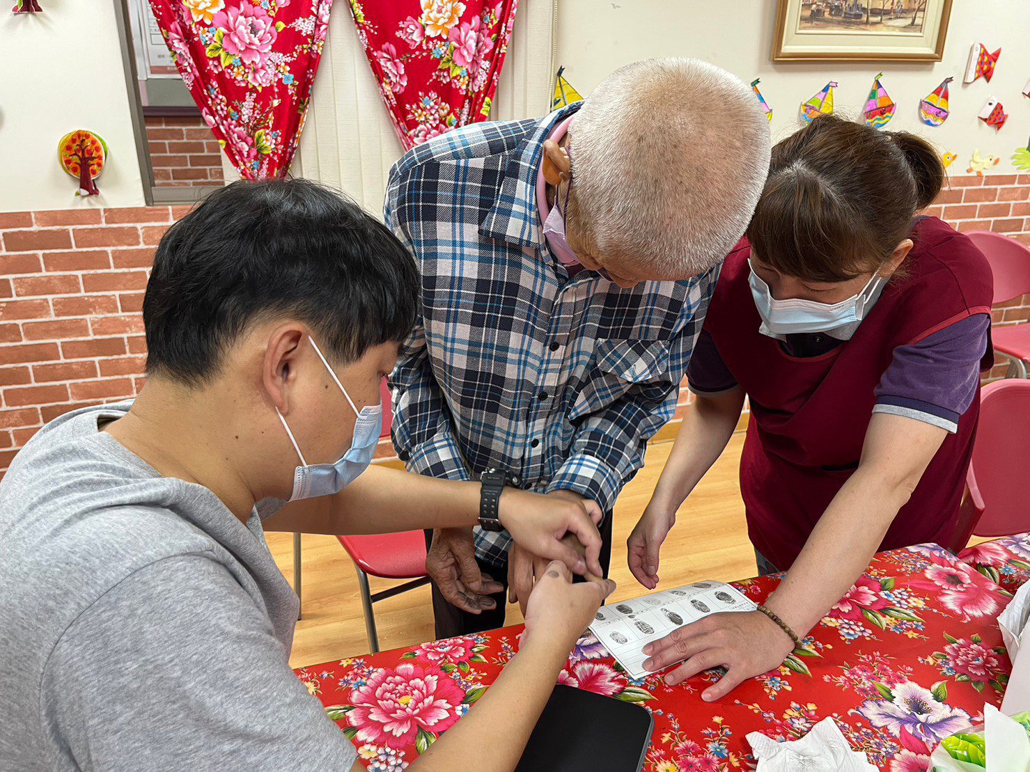 失智社區服務據點 鼓勵失智症者指紋建檔