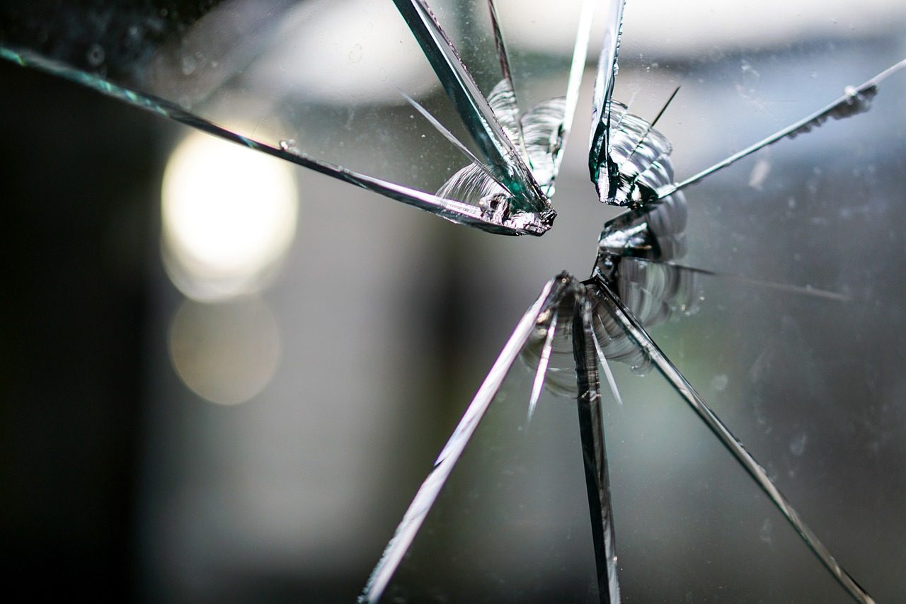 數位發展部遭槍擊大門玻璃碎裂　犯嫌稱對政策不滿