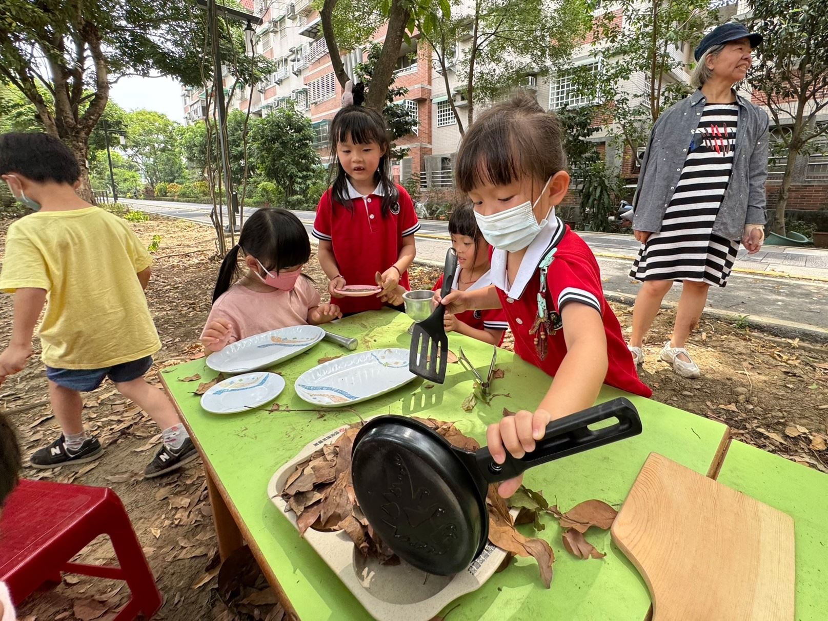 嘉義市幸福幼兒園環保教育從小扎根　「免廢市集來＋１」響應世界地球日