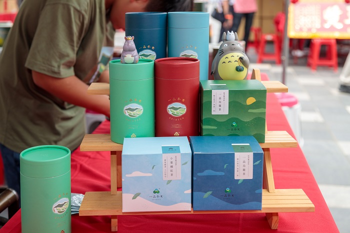 今年阿里山高山茶春季優良茶競賽30日在梅山鄉農會頒獎並展售茶品。