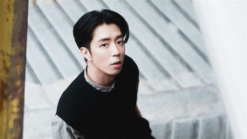 小杰發全黑圖認錯。(圖/翻攝小杰IG)