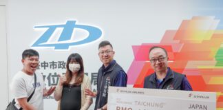 ▲來自大里的孕媽媽黃小姐抽中台中通日本商務艙機票，喜上加喜。