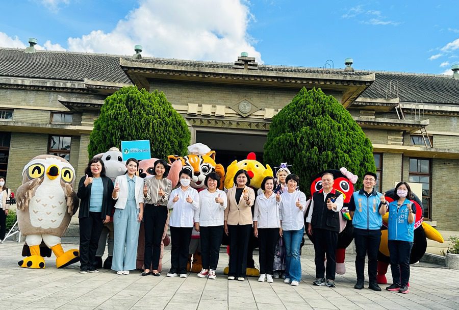 由台中市盧秀燕市長發起的「女性縣市長聯盟」，11日齊聚台中市冰宣布成立。（圖/林均和攝）