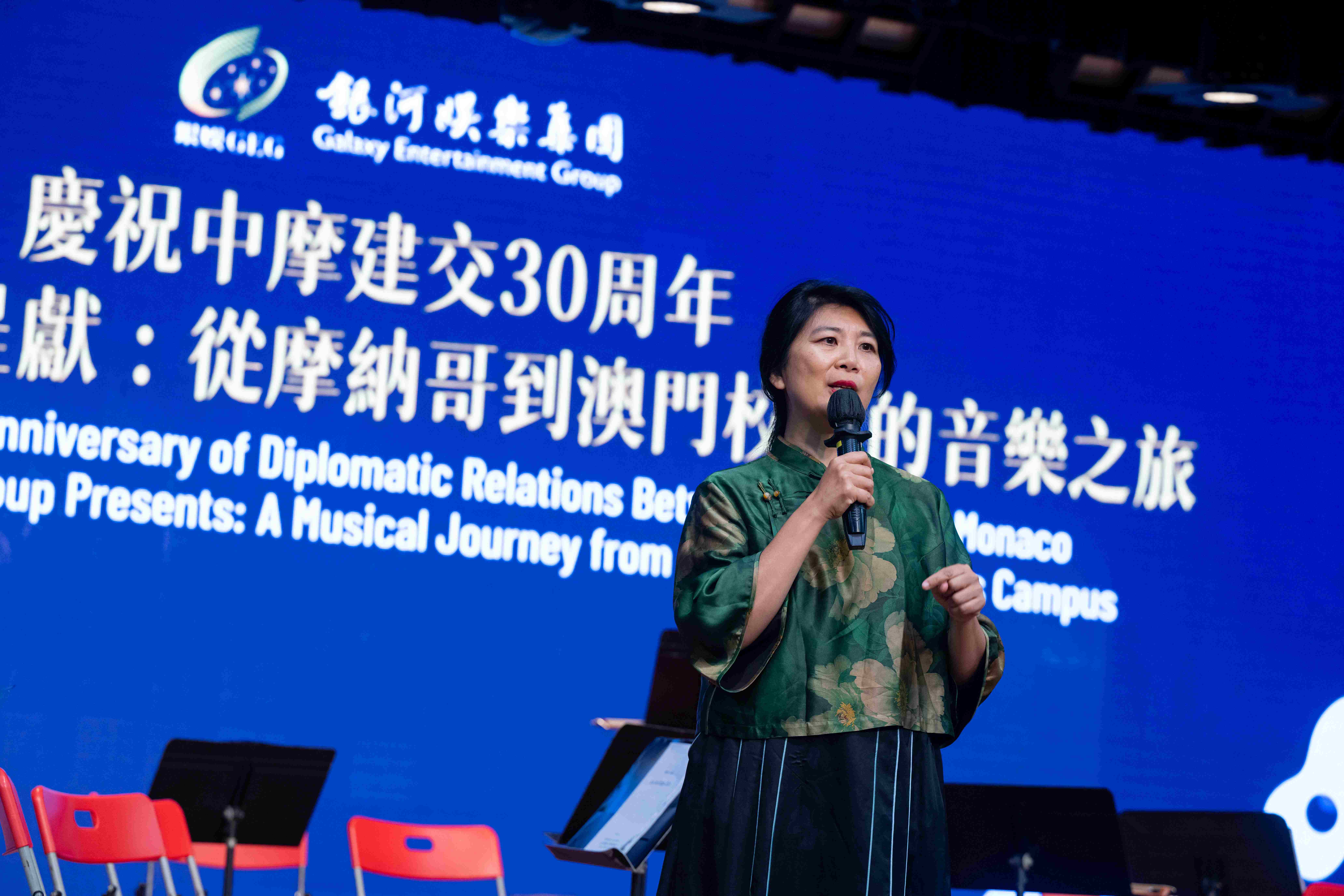 張樟女士到澳門培正中學與師生分享其音樂生涯及職業心得。