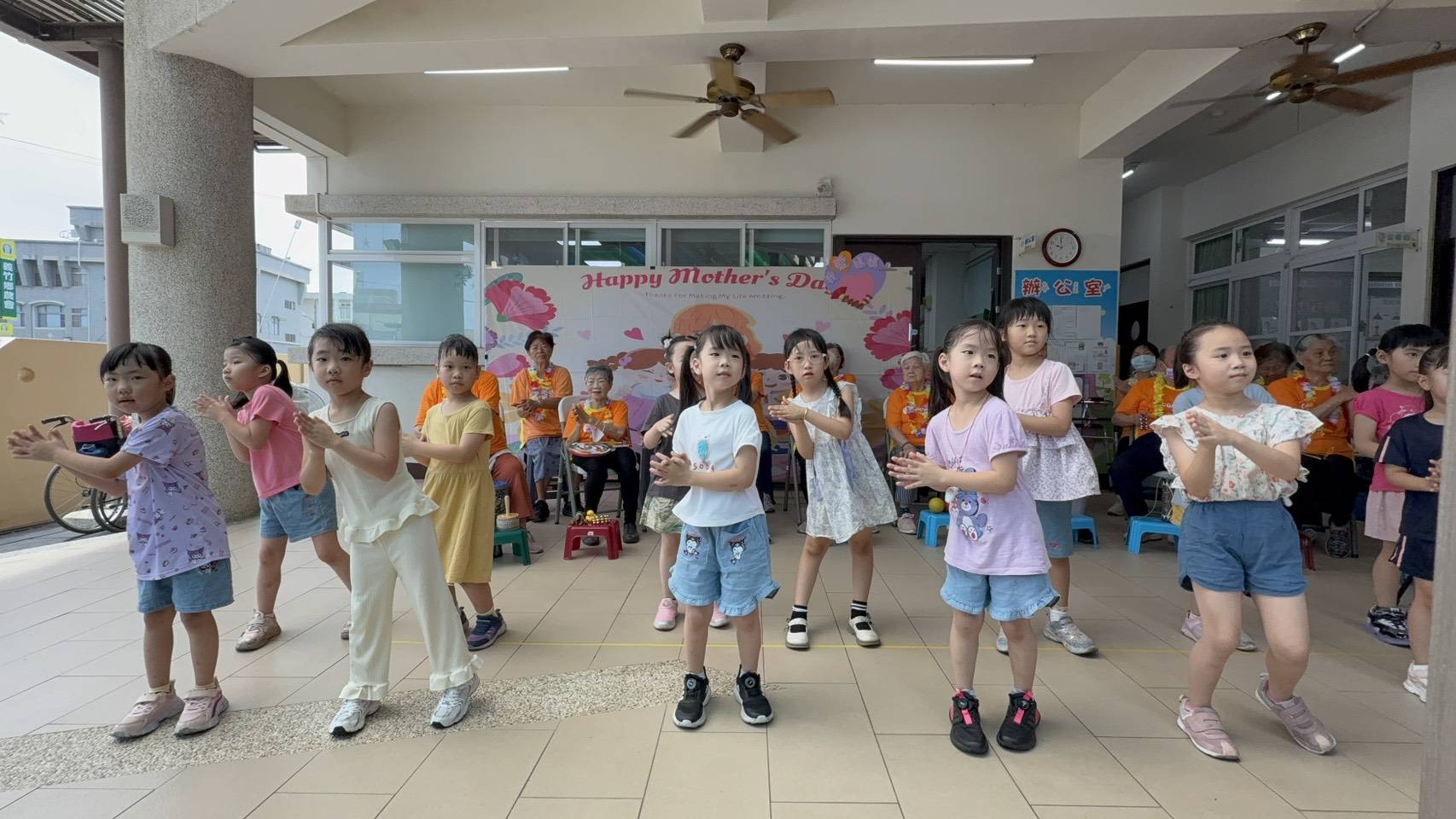 義竹鄉失智據點長輩快閃　傳遞愛與老幼共融正能量