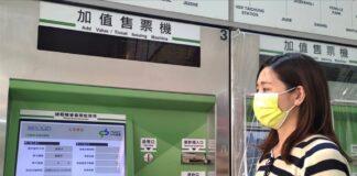 每月4日6時起，捷粉至車站票卡查詢機或加值售票機持卡感應即可領回上個月的回饋金。(圖/台中市政府)