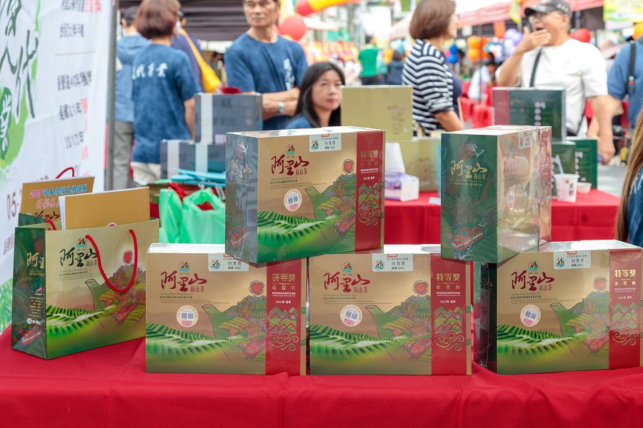 阿里山春茶競賽頒獎 現代茶業及一品茶業分獲金萱、青心烏龍特等獎