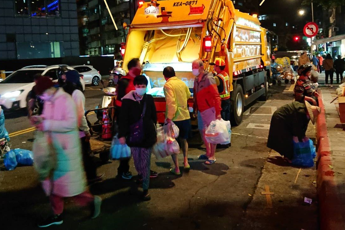 明天大年初四（2/13）臺北市恢復收運垃圾 清潔隊提早開工 服務市民