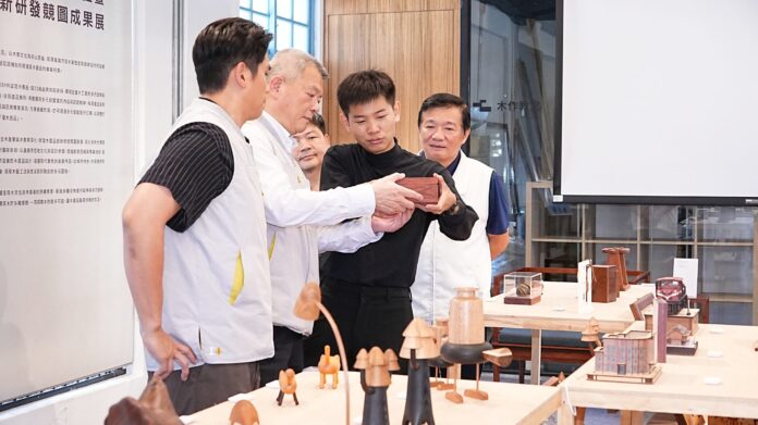 7f73d1cdfbb40f12bf5d1133bf765acb