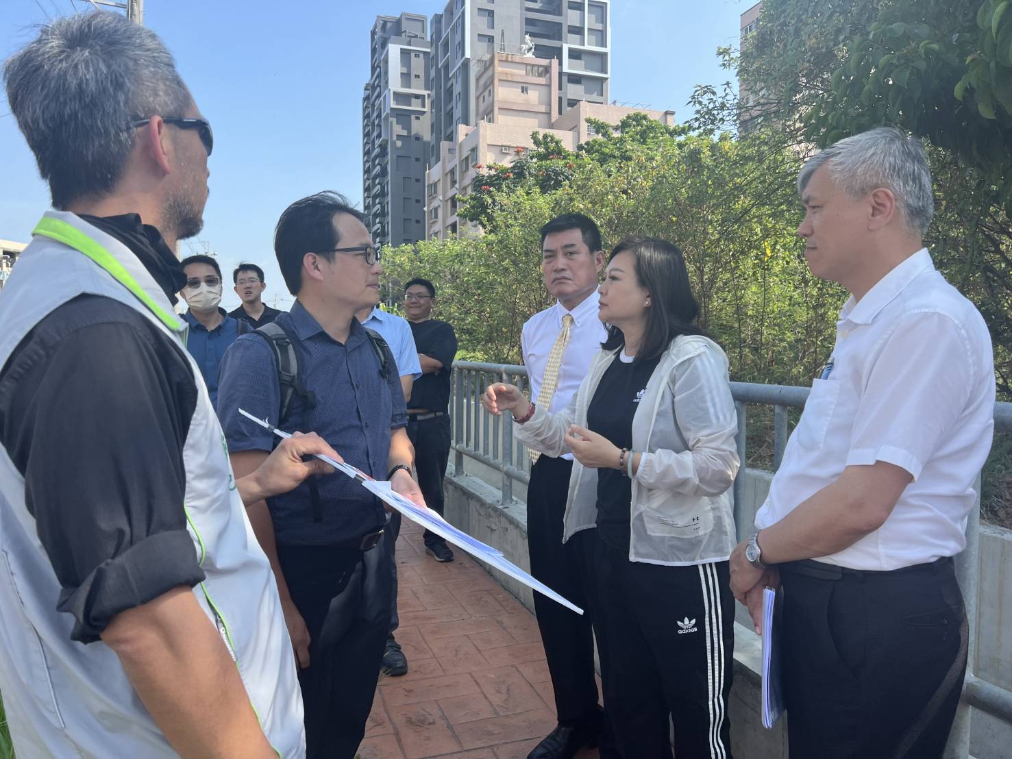 解決停車空間不足　市議員林燕祝邀集立委黃仁關心地方建設