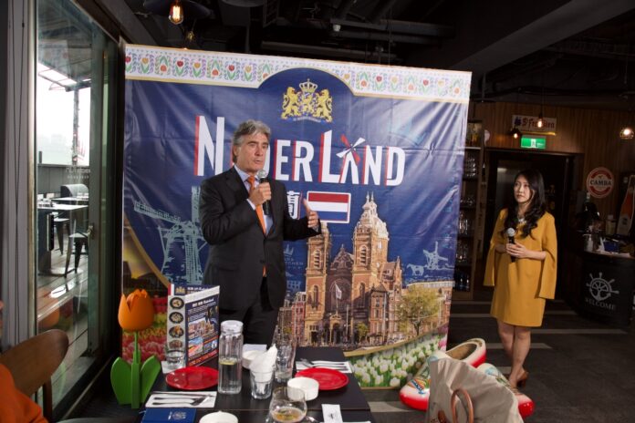 8306630c1f4cea6ad21ee90f877af012