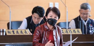 台中市長盧秀燕在議會答覆議員，對於台中市府賣抵費地籌措建設經費需求。（圖/台中市政府）