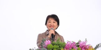盧市長繼今年2月獲TVBS民調六都市長施政滿意度冠軍後，13日再度拔得頭籌，奪下第一。從2023年起算，已經8家媒體民調皆奪冠，累積「10連霸」。(圖/台中市政府)