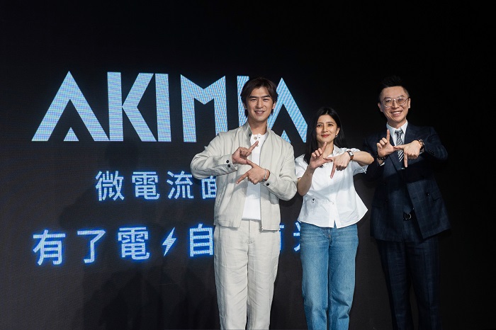 Akimia發電長陳柏霖、akimia創辦人李佩芝博士與國民美肌醫師皮膚專科梁仲斌 。(品牌提供)