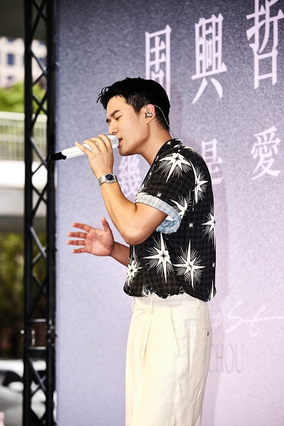 周興哲深情演唱新歌「想念你想我」,全場陷入戀愛氛圍。(星空飛騰提供)