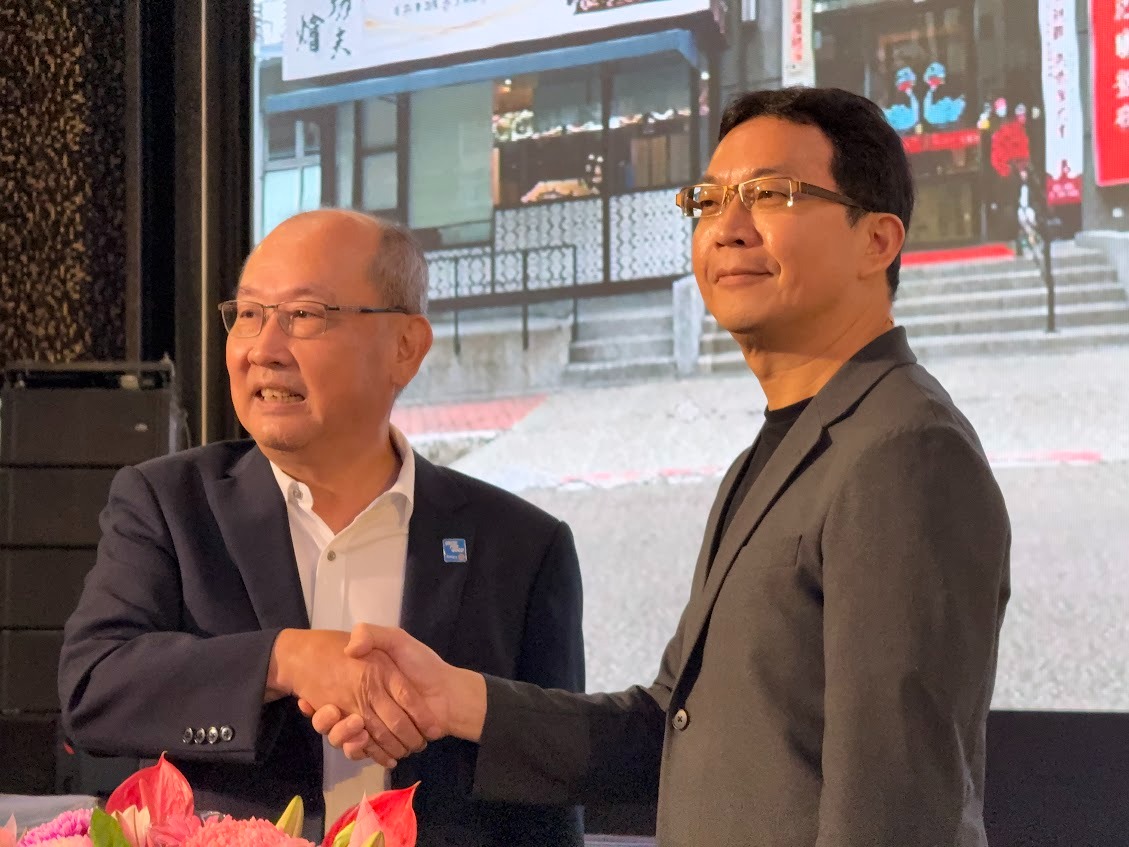 阿秋餐飲集團與臺中國際會展中心代表正式簽署合作，象徵雙方攜手打造中台灣會展餐飲新里程碑。