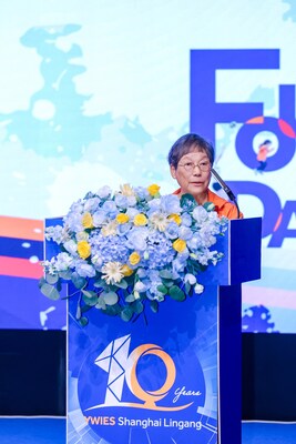 耀中耀華教育網絡行政總裁兼校監陳保琼博士於上海耀華臨港校區10周年校慶活動致開幕辭。