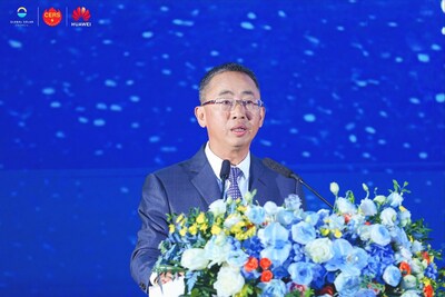 華為董事、華為數字能源總裁侯金龍發表致辭